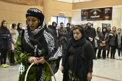 در روز دوم جشنواره تئاتر فجر استانی کرمانشاه

نمایش خیابانی «گمشدگان»  اجرا شد