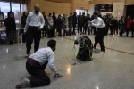 اجرای نمایش خیابانی:( گمشدگان) نوشته و کار : علی چناری در روز دوم جشنواره تئاتر فجر استانی کرمانشاه 5