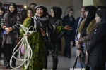 اجرای نمایش خیابانی:( گمشدگان) نوشته و کار : علی چناری در روز دوم جشنواره تئاتر فجر استانی کرمانشاه 7