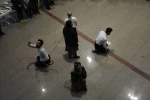 اجرای نمایش خیابانی:( گمشدگان) نوشته و کار : علی چناری در روز دوم جشنواره تئاتر فجر استانی کرمانشاه 12