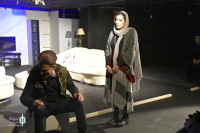 گزارش تصویری نمایش " نگاهمان می کنند"