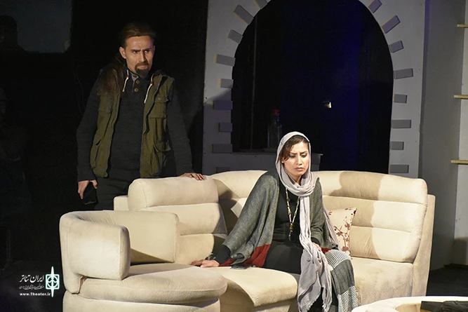 گزارش تصویری نمایش " نگاهمان می کنند"