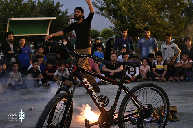 نمایش خیابانی " من بهنم"