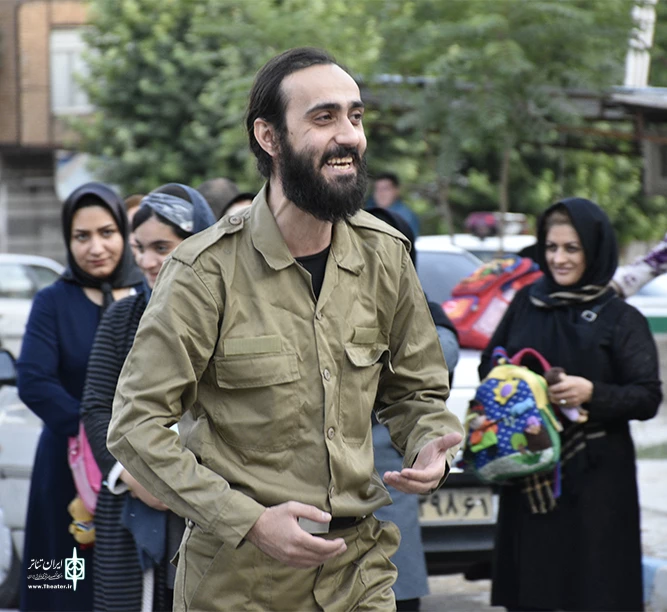 نمایش خیابانی " من بهنم"