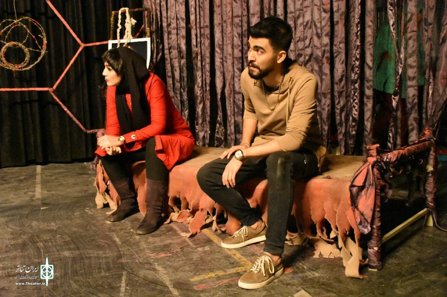 اجرای نمایش " مهمانی در کافه شیطان"