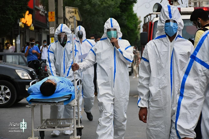 به صدا درآمدن آژیر وضعیت قرمز کرونا در کرمانشاه توسط هنرمندان تئاتر خیابانی  - 7 اردیبهشت ماه 1400 
عکاس : مینا بهرامی تبار