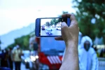 به صدا درآمدن آژیر وضعیت قرمز کرونا در کرمانشاه توسط هنرمندان تئاتر خیابانی  - 7 اردیبهشت ماه 1400 
عکاس : مینا بهرامی تبار