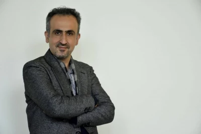 حسین نادری، کارگردان نمایش «همراه مردم»:

نمایش خیابانی، باید به مسائل روز جامعه بپردازد