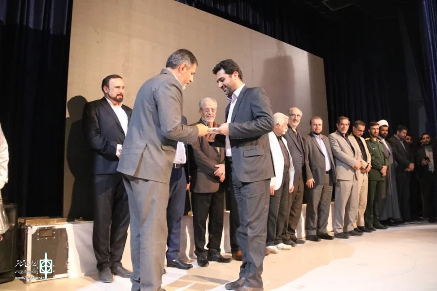 در حوزه هنر و فرهنگ تنها اصحاب آن می‌توانند مشکلات این حوزه را حل کنند

 4