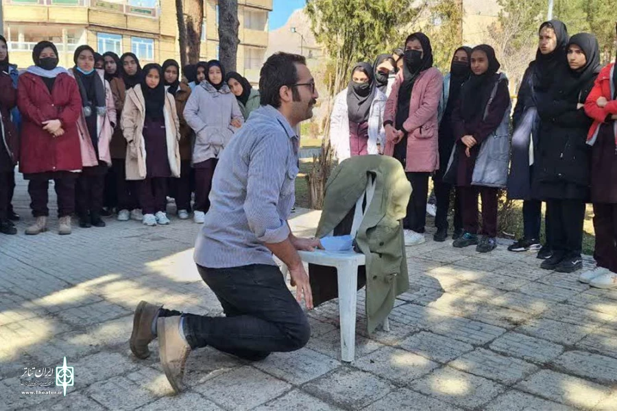 تیاتر خیابانی «یادگار پدر» به اجرا درآمد. 2